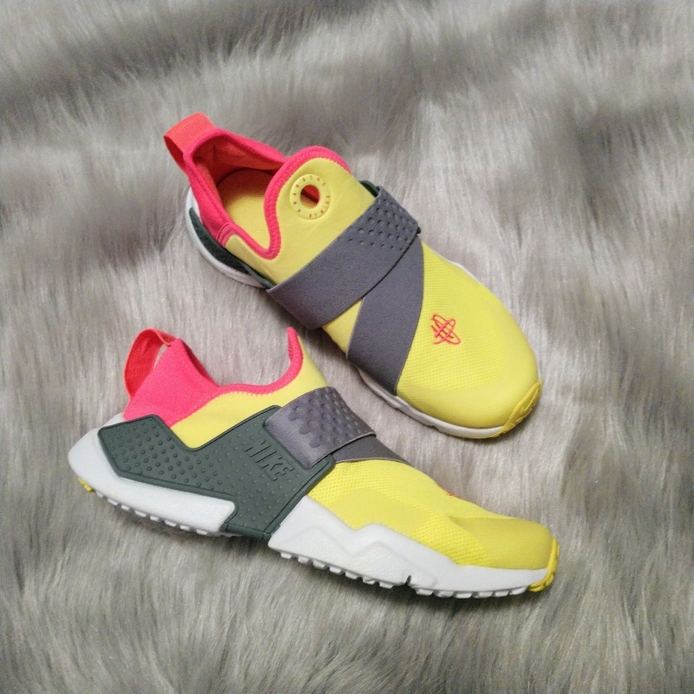 NEW Nike Huarache Extreme